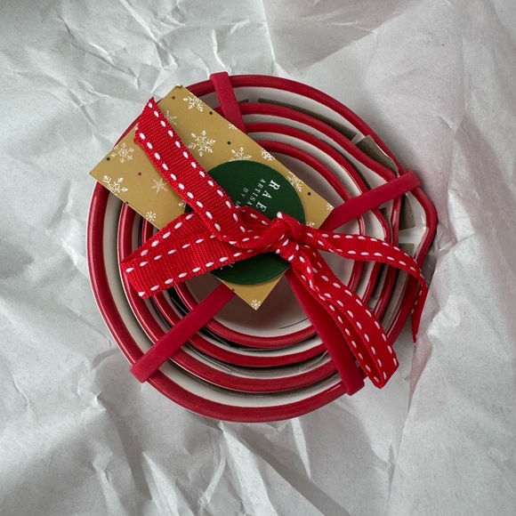 Rae Dunn Santa measuring cups - Picture 2 of 3